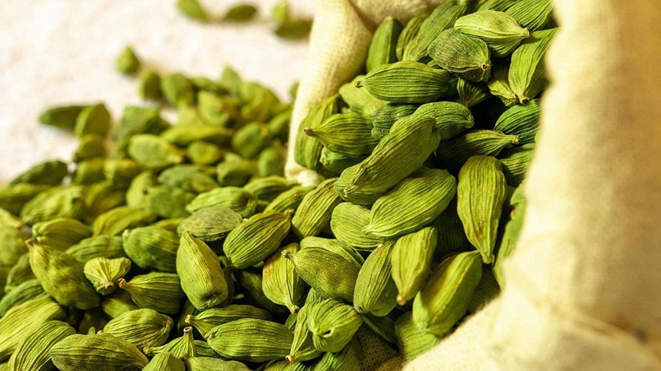 Green Cardamom (Hari Elaichi / Lili Elachi) 8mm Bold Supplier Jalaram Food Products